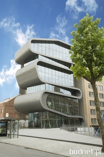 Tańczący wąż ze szkła_Nowy biurowiec koncernu Umicore w Antwerpii